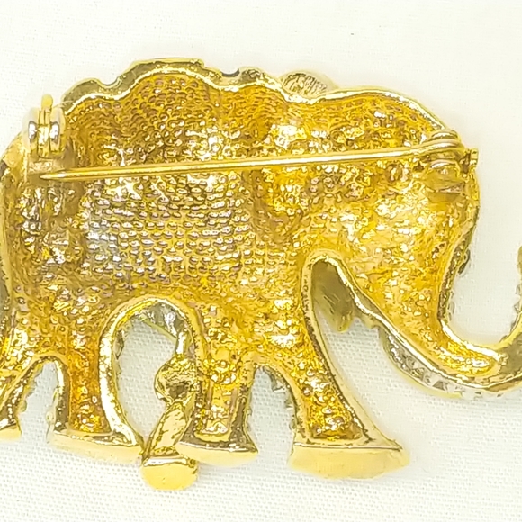 Elephant Lapel Pin - beautifully decorated w - Picture 2 of 3